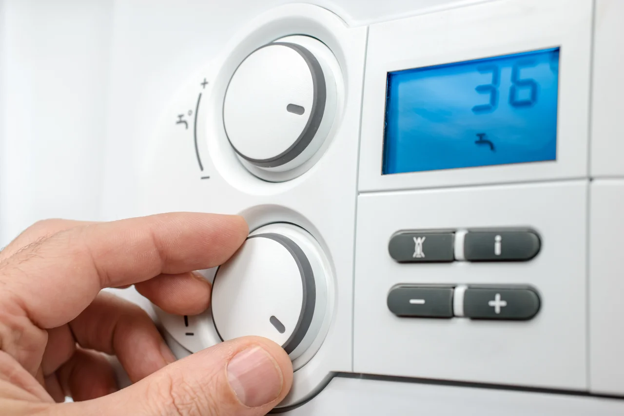 Ρύθμιση θερμοκρασίας σε πίνακα ελέγχου συστήματος θέρμανσης